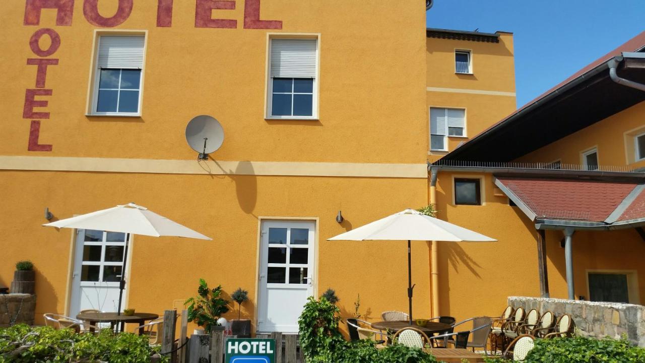 Hotel-Pension Gruene Linde Delitzsch Exterior foto