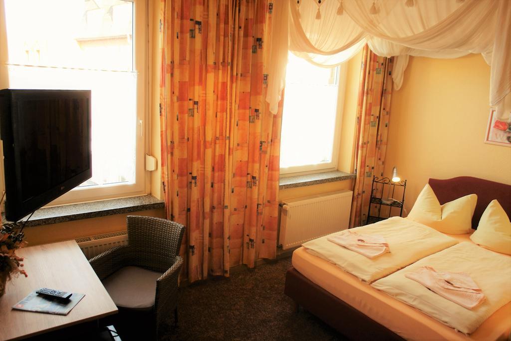 Hotel-Pension Gruene Linde Delitzsch Quarto foto